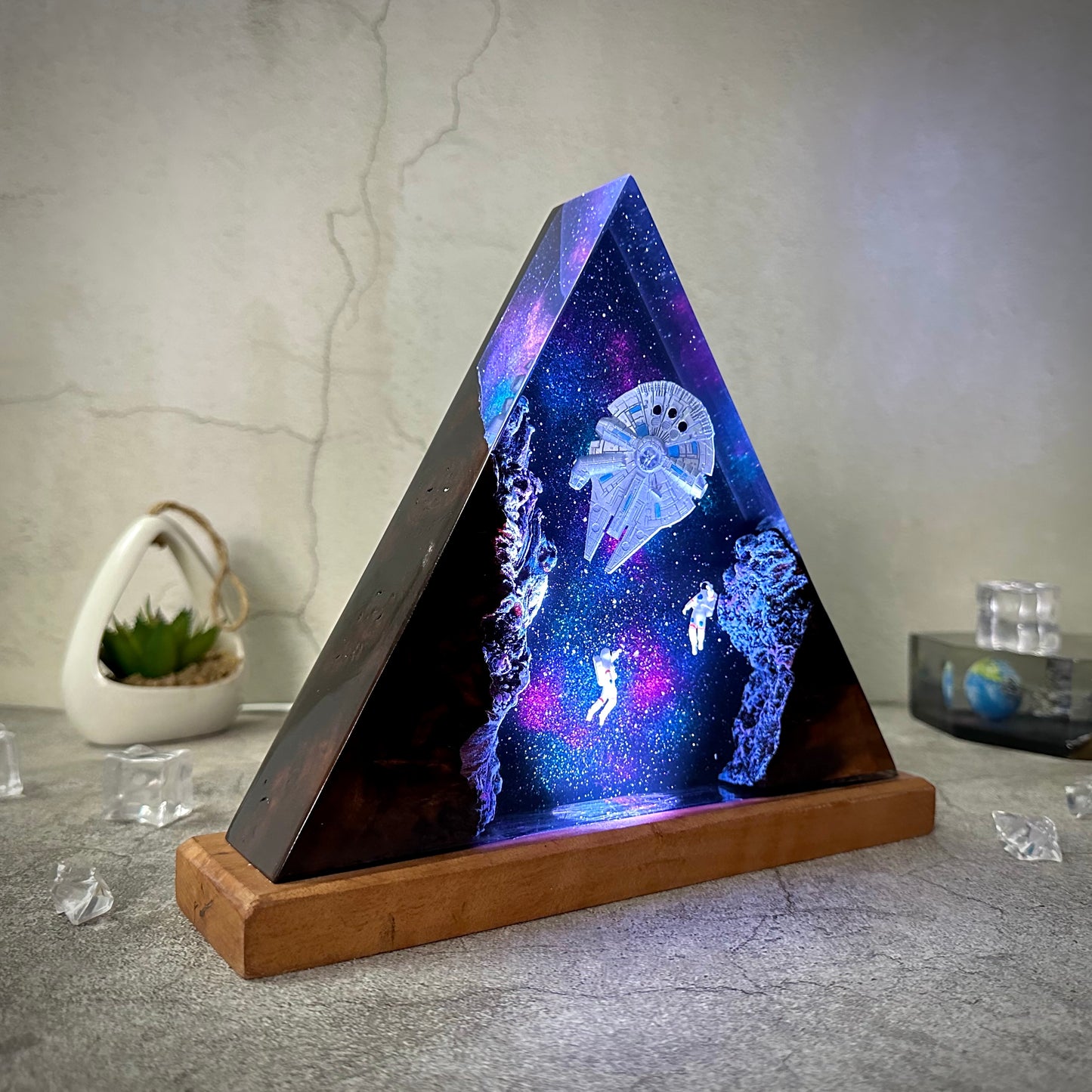 Spaceship resin art lamp