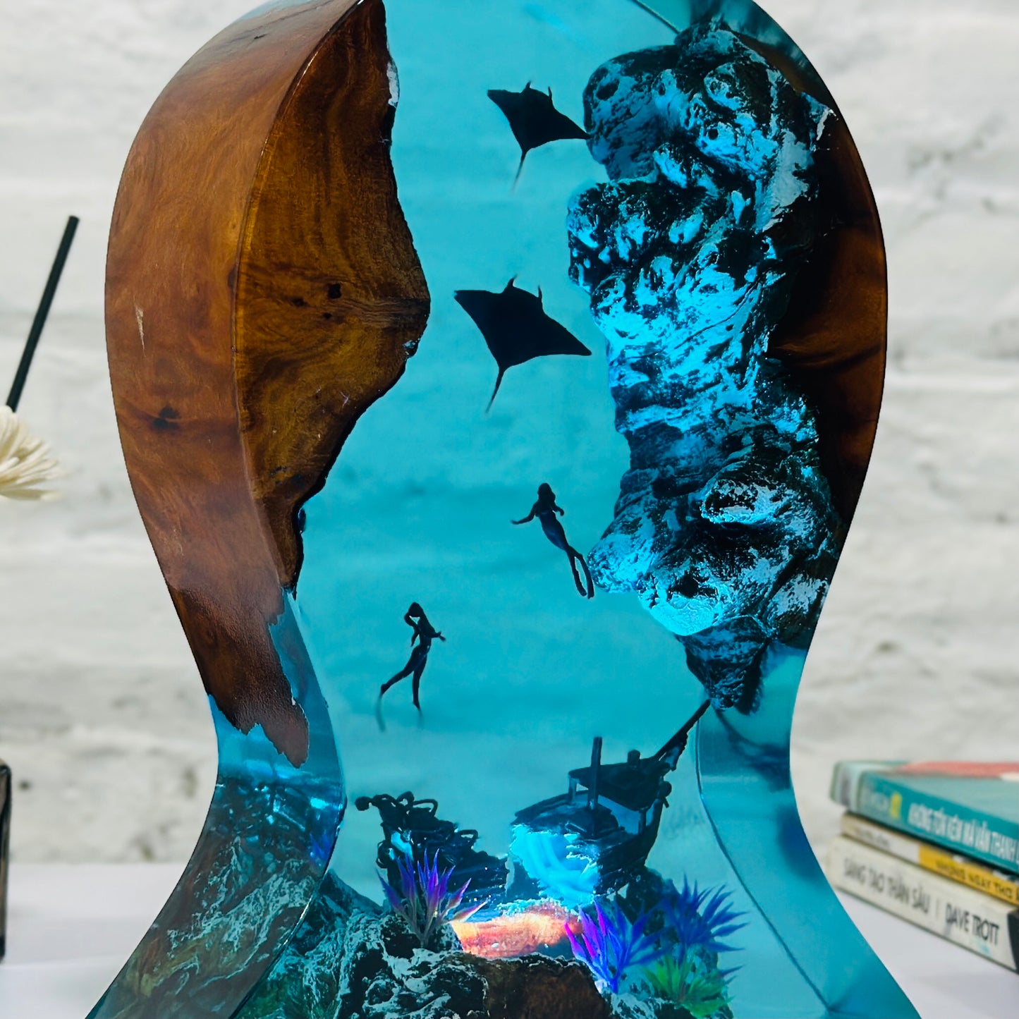Manta rays headphone stand resin