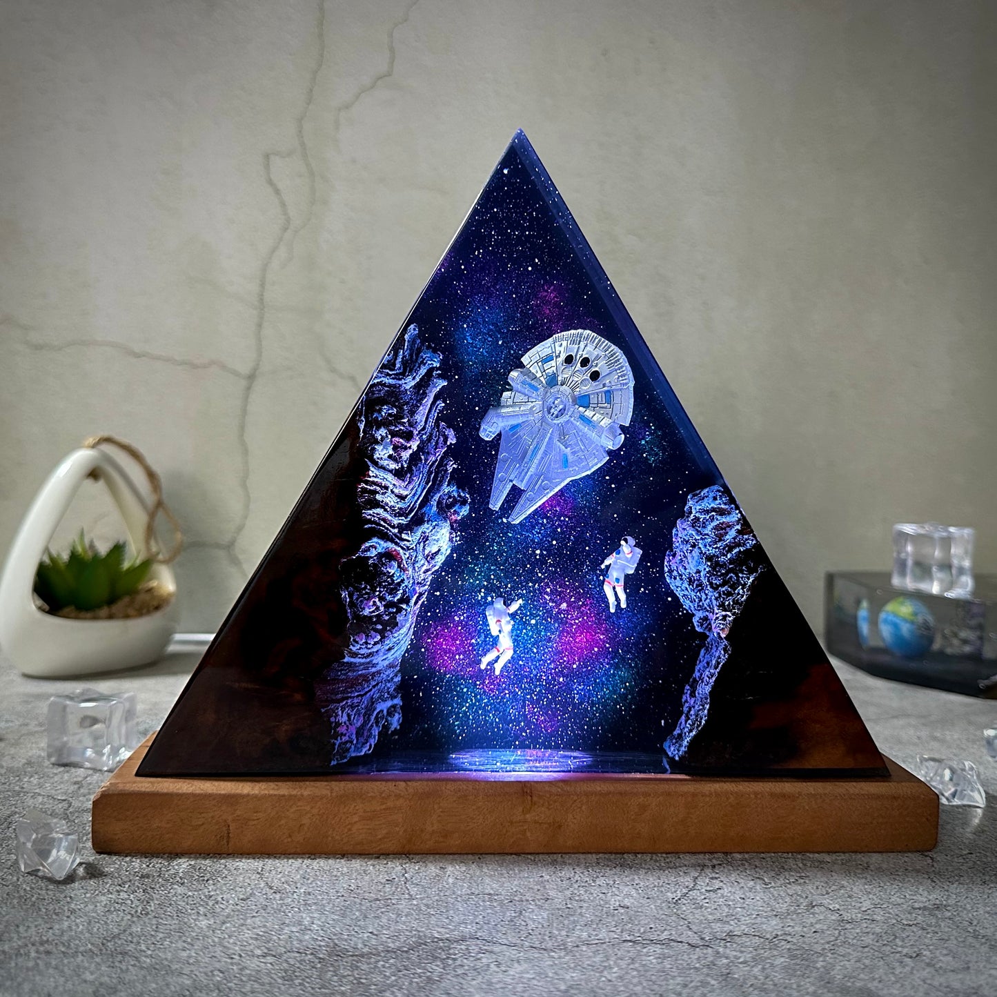 Spaceship resin art lamp