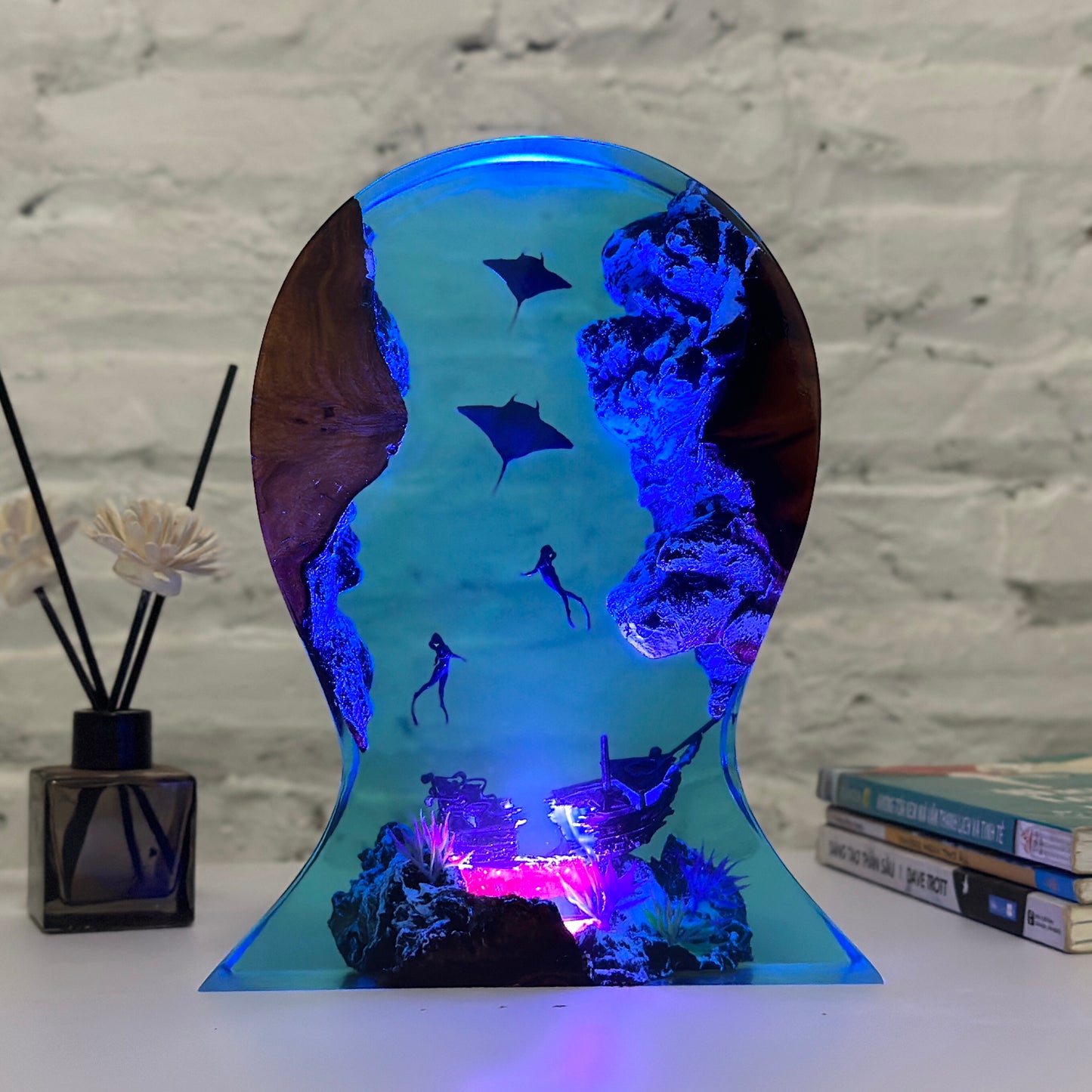 Manta rays headphone stand resin