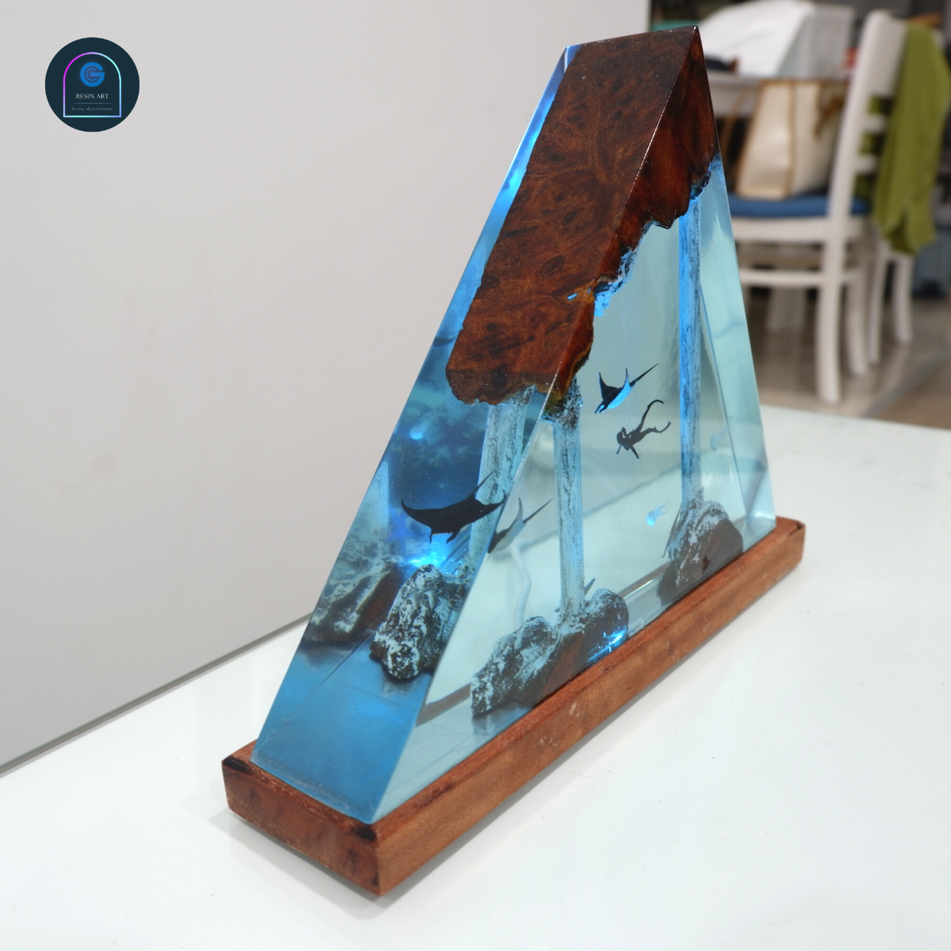 Atlantis ocean resin lamp