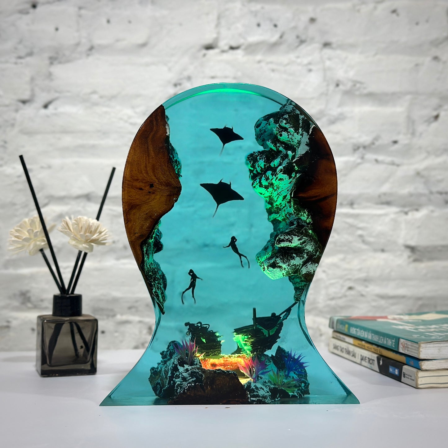 Manta rays headphone stand resin